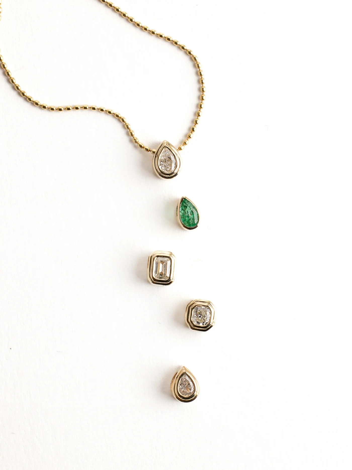 Pendant necklace with loose bezel-set stones
